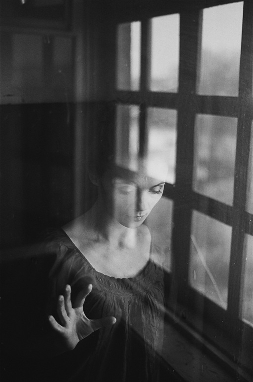 lookin in by Anastasia Laktina