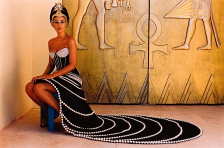 monica_bellucci_cleopatra4_iBURba0.sized