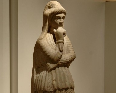 atis con gorro frigio