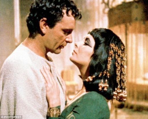 article-0-189BCA10000005DC-385_634x510