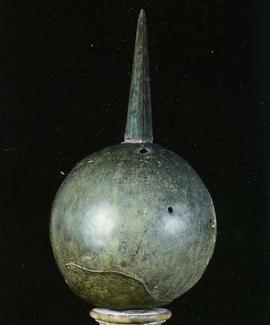 statua_colossale_bronzea_di_costantino_globo_largew