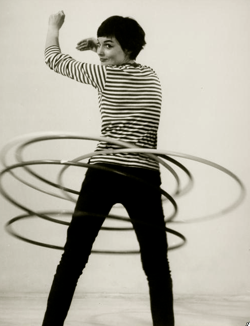 Hula hooping, 1950 (Walter Blum)