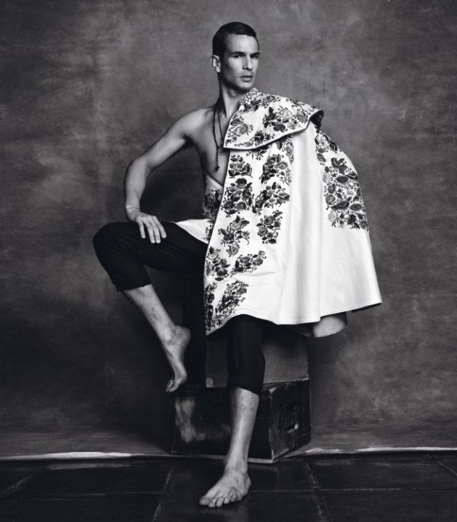 capote-de-paseo-de-manzanares-y-pantalon-negro-de-dolce-gabbana